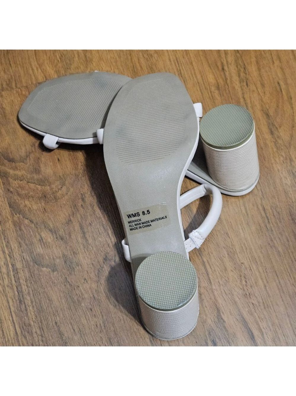Dolce Vita Women's Beige Slip On Sandals Sz 8.5 - Picture 3 of 6